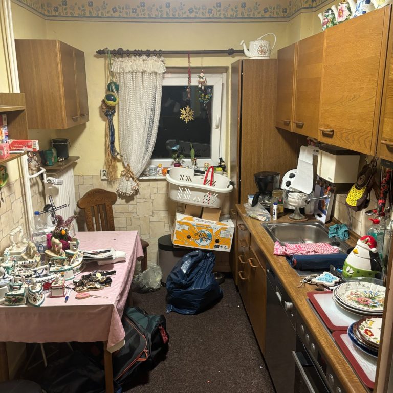 Entrümpelung einer vollgestellten Küche in Remscheid – MAWA Service