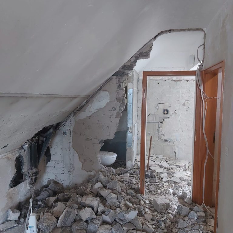 Abriss einer Innenwand durch MAWA Service in Bergisch Gladbach