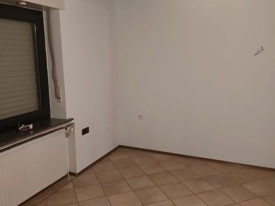 STREICHARBEITEN in Wermelskrichen, Streichen eines Schlafzimmers